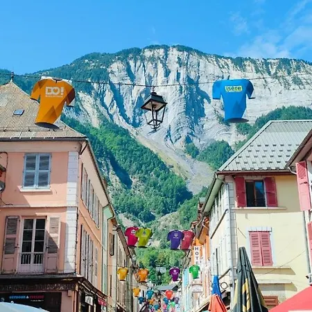 The Stable House Bourg D'oisans -bike/hike/ski *